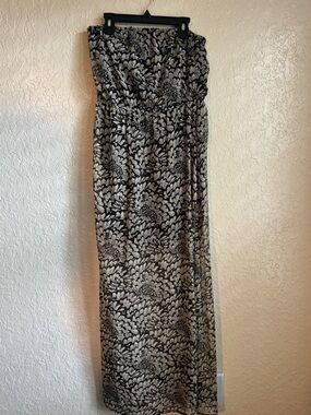 Charlotte Russe Black and Gray Floral Strapless Maxi Dress - Size Medium